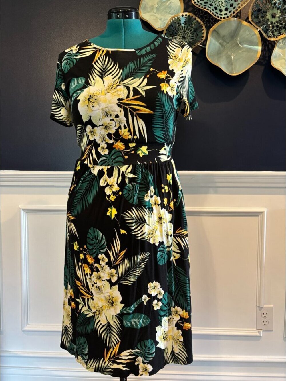 DB Moon Tropical Floral Dress Medium Black Green Short Sleeve Midi Dress